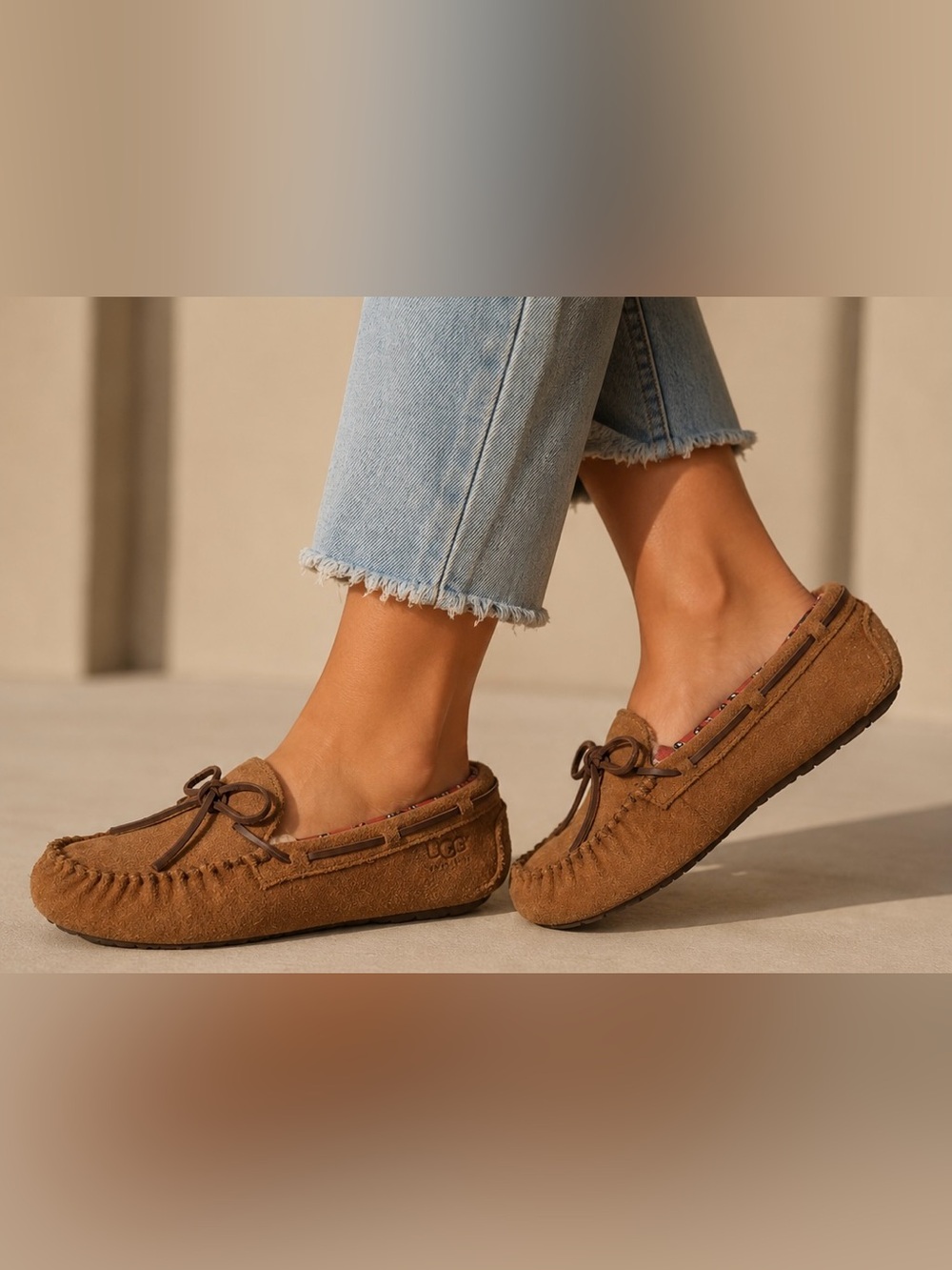 UGG Dakota Suede Moccasin Slippers
Chestnut Brown Size 4